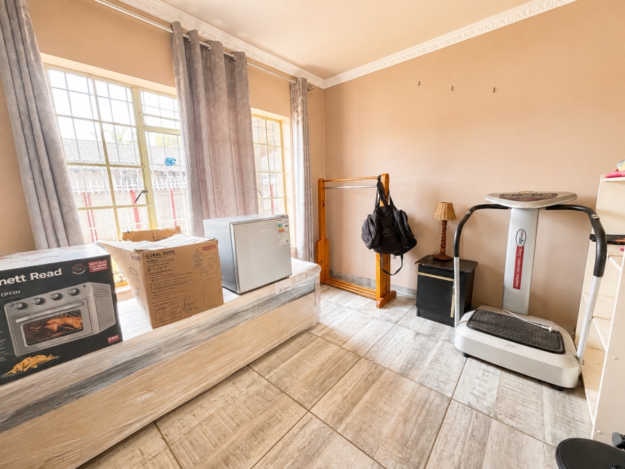 3 Bedroom Property for Sale in Verwoerdpark Gauteng