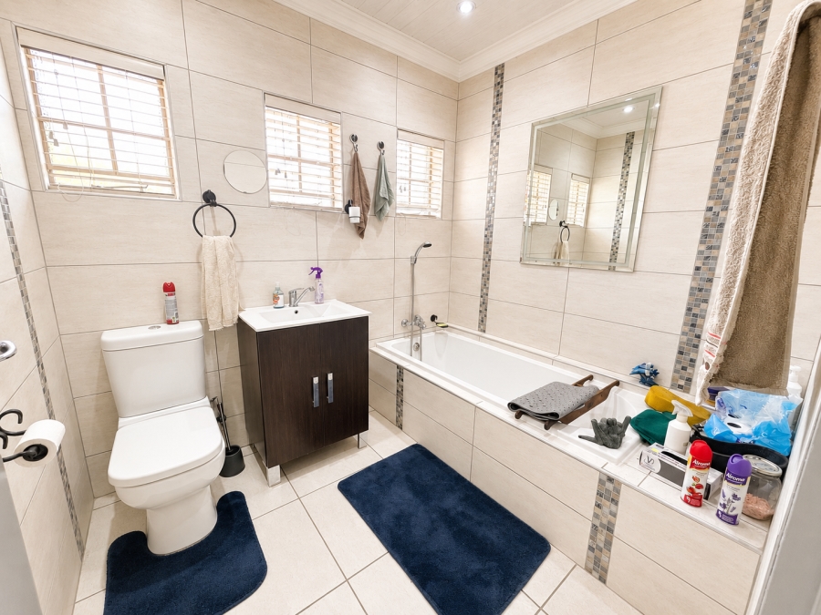 3 Bedroom Property for Sale in Verwoerdpark Gauteng