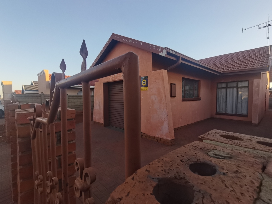 3 Bedroom Property for Sale in Sebokeng Zone 14 Gauteng