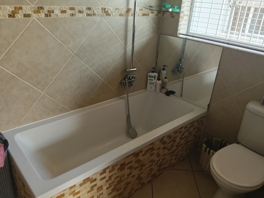 To Let 4 Bedroom Property for Rent in Marlands Gauteng