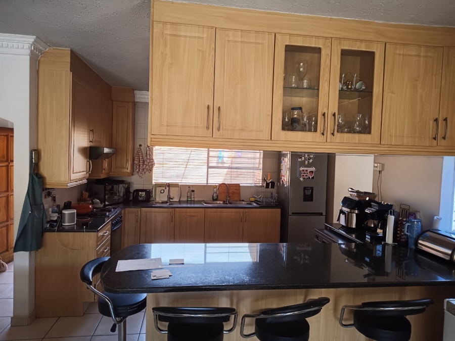 3 Bedroom Property for Sale in Mondeor Gauteng
