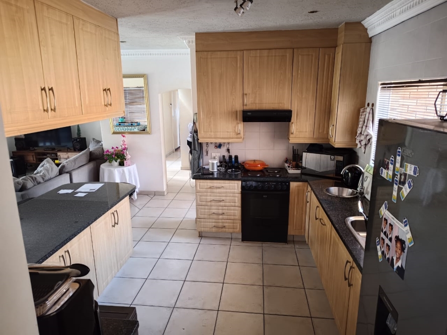 3 Bedroom Property for Sale in Mondeor Gauteng