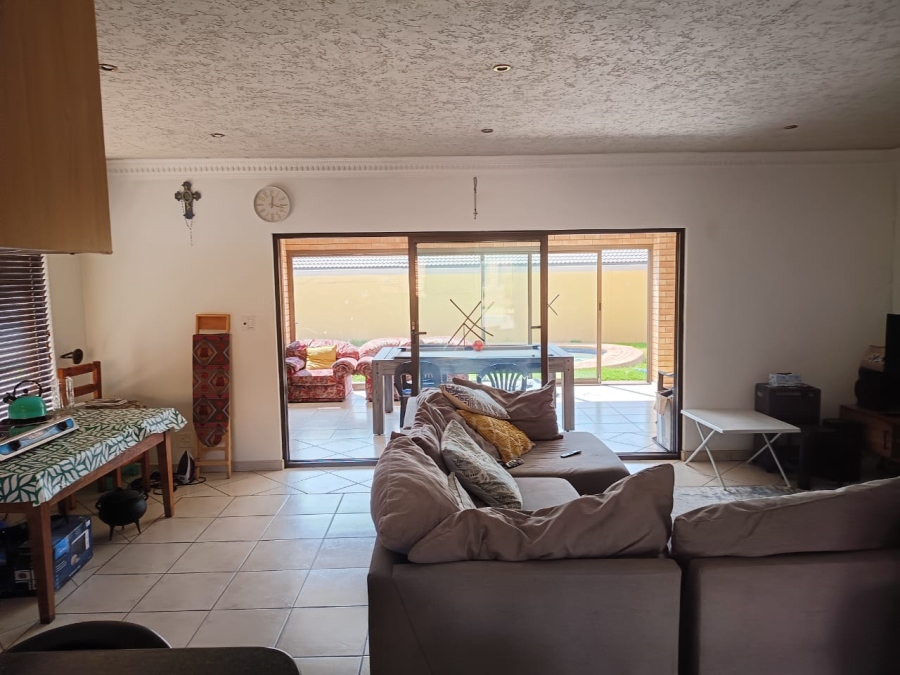 3 Bedroom Property for Sale in Mondeor Gauteng