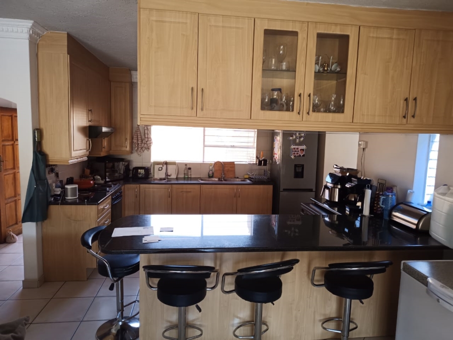 3 Bedroom Property for Sale in Mondeor Gauteng