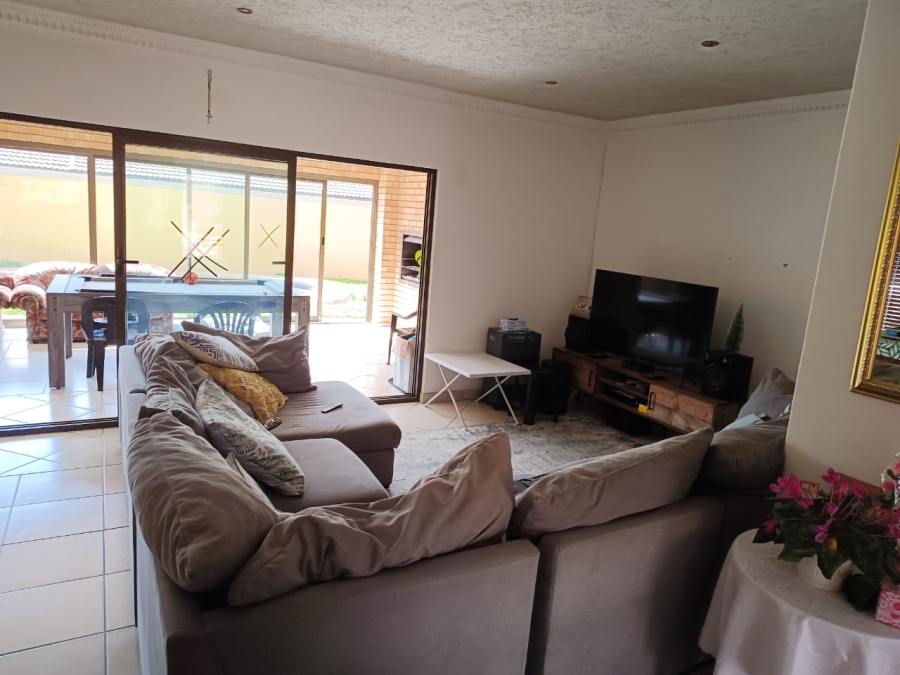 3 Bedroom Property for Sale in Mondeor Gauteng