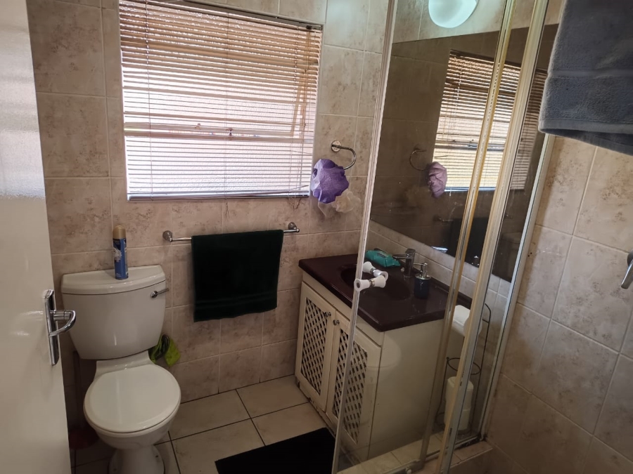 3 Bedroom Property for Sale in Mondeor Gauteng