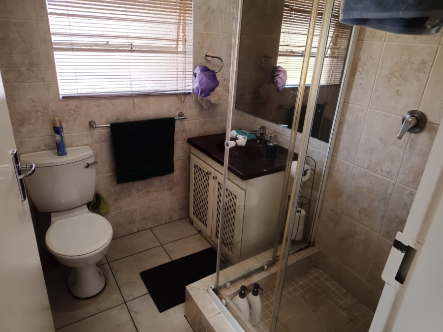 3 Bedroom Property for Sale in Mondeor Gauteng