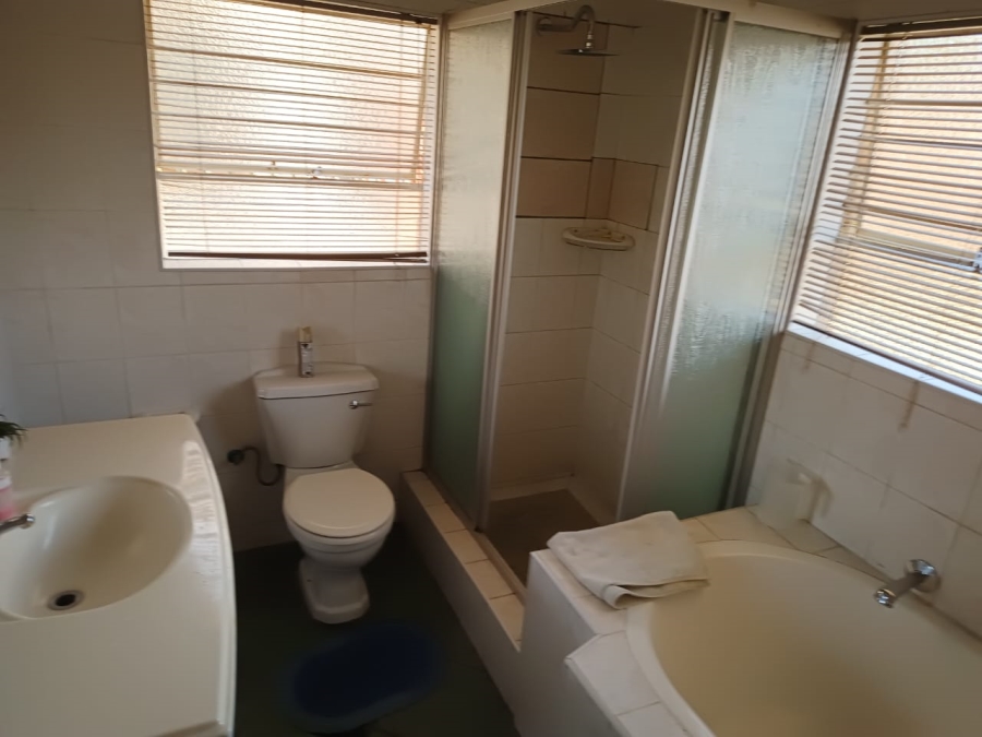 3 Bedroom Property for Sale in Mondeor Gauteng