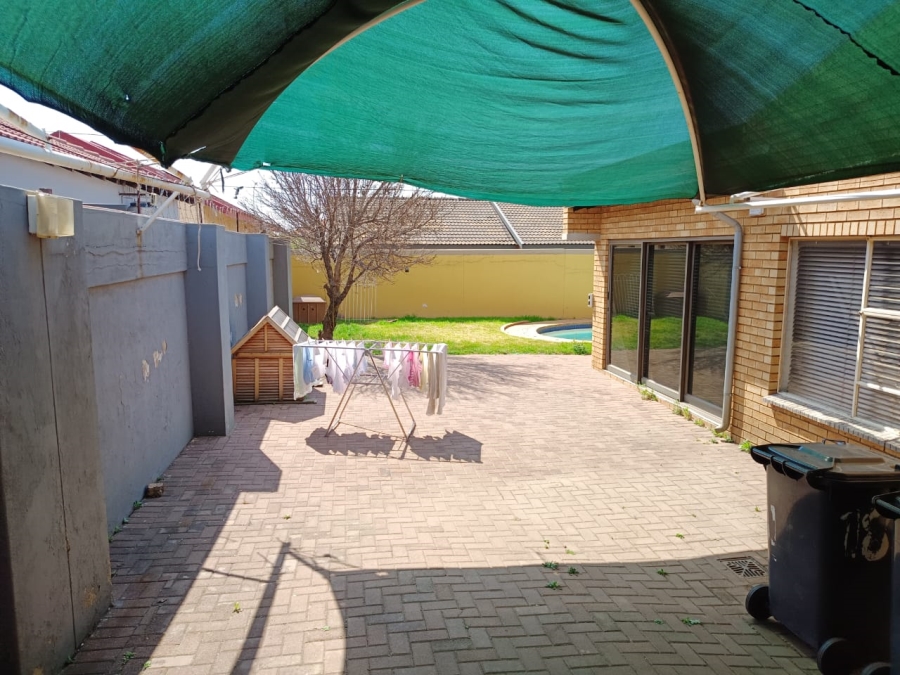 3 Bedroom Property for Sale in Mondeor Gauteng
