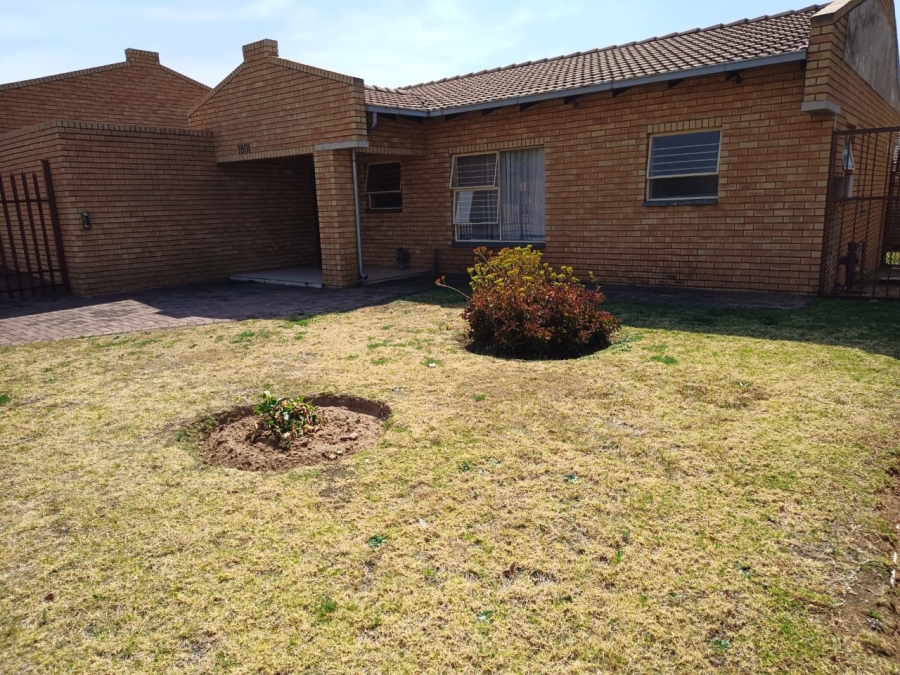 3 Bedroom Property for Sale in Mondeor Gauteng