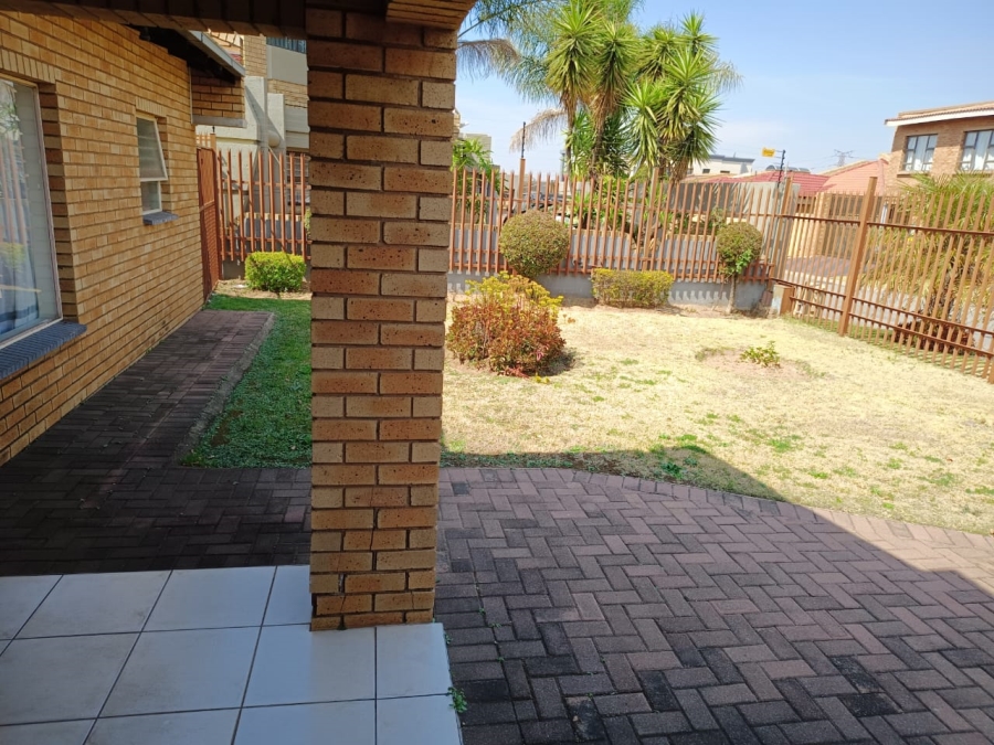 3 Bedroom Property for Sale in Mondeor Gauteng