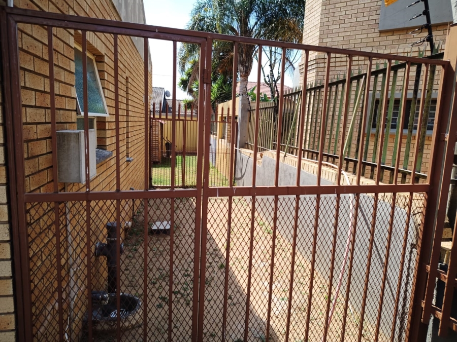 3 Bedroom Property for Sale in Mondeor Gauteng