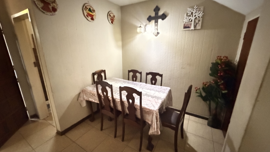 2 Bedroom Property for Sale in Baileys Muckleneuk Gauteng