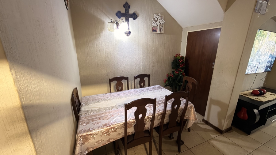 2 Bedroom Property for Sale in Baileys Muckleneuk Gauteng
