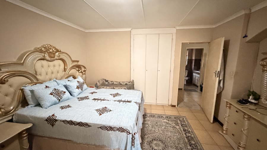 2 Bedroom Property for Sale in Baileys Muckleneuk Gauteng