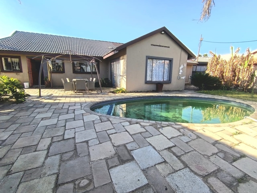 4 Bedroom Property for Sale in Sunair Park Gauteng