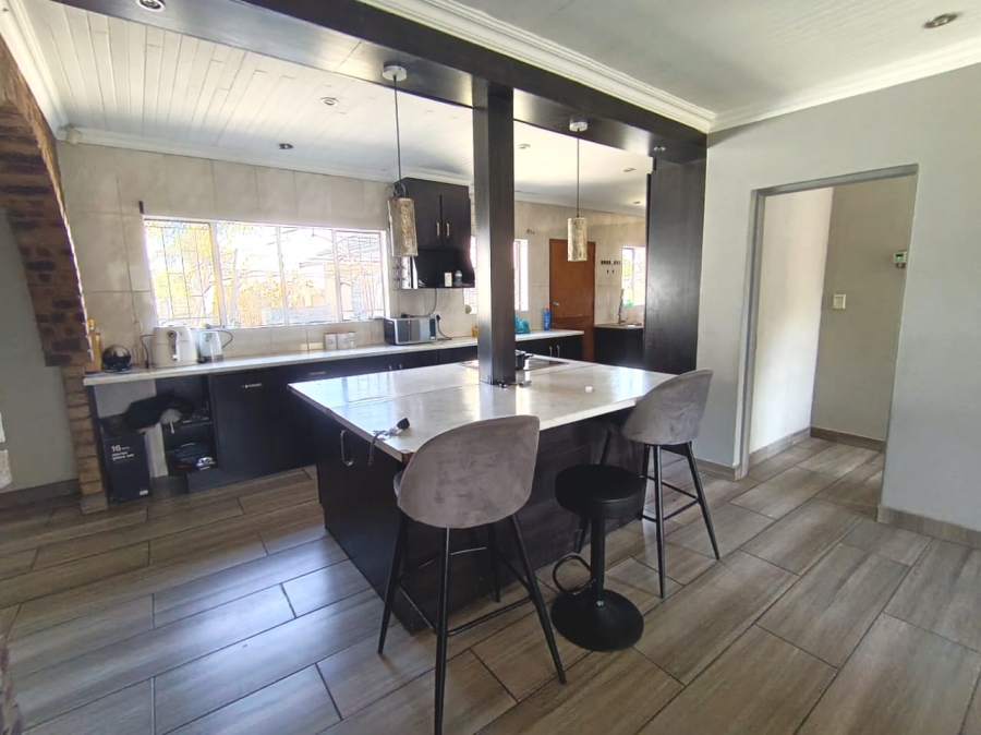 4 Bedroom Property for Sale in Sunair Park Gauteng