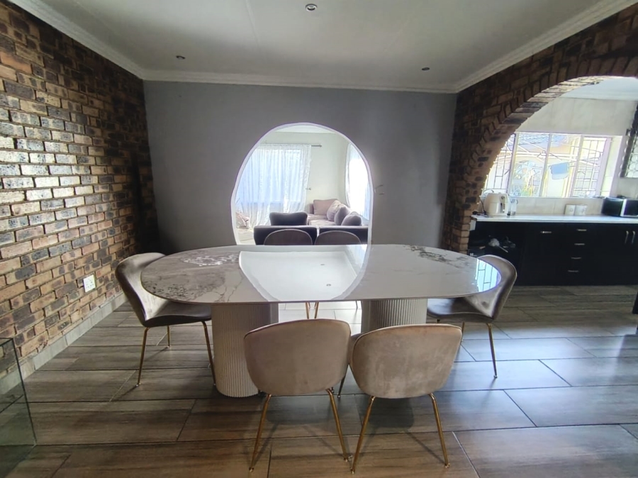 4 Bedroom Property for Sale in Sunair Park Gauteng