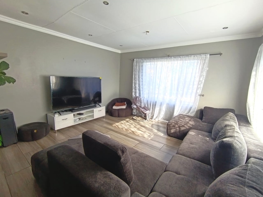 4 Bedroom Property for Sale in Sunair Park Gauteng