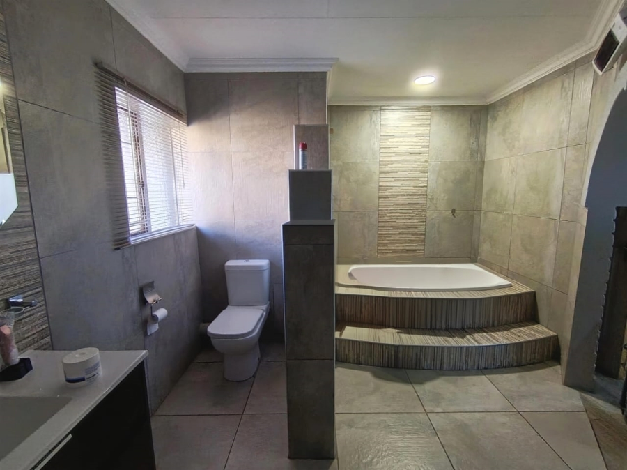 4 Bedroom Property for Sale in Sunair Park Gauteng