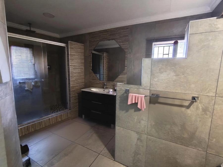 4 Bedroom Property for Sale in Sunair Park Gauteng