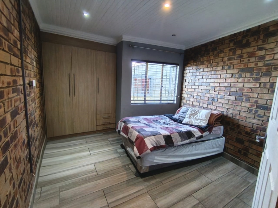 4 Bedroom Property for Sale in Sunair Park Gauteng