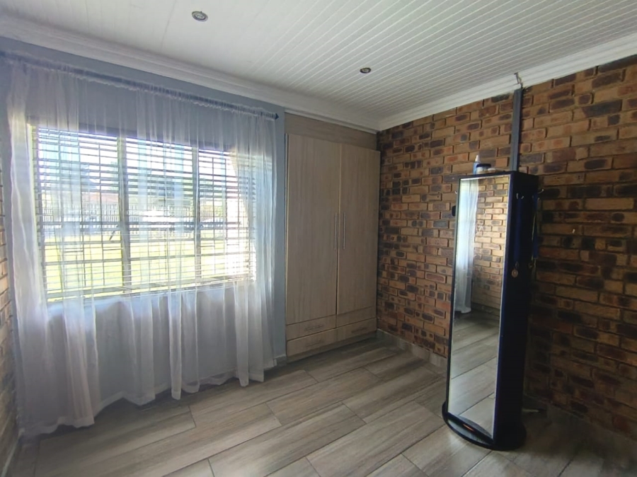 4 Bedroom Property for Sale in Sunair Park Gauteng