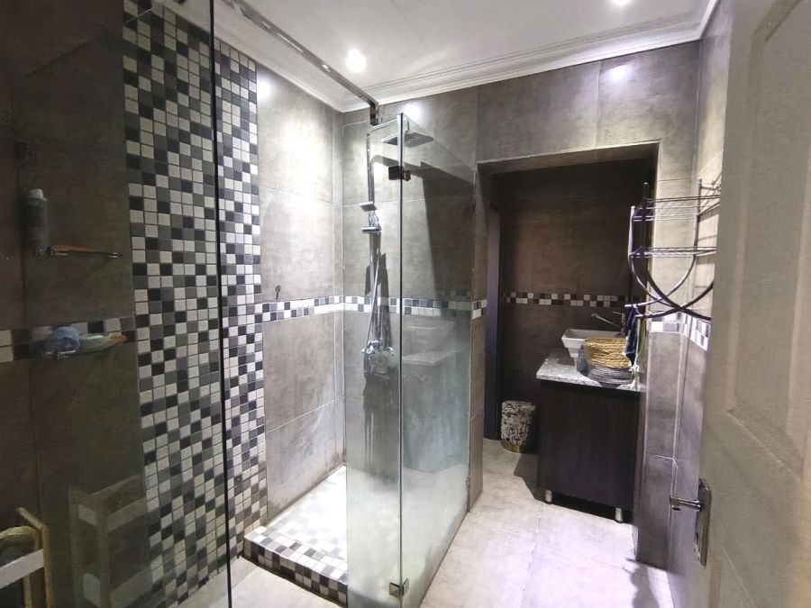 4 Bedroom Property for Sale in Sunair Park Gauteng