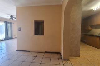 To Let 4 Bedroom Property for Rent in Klippoortjie Gauteng