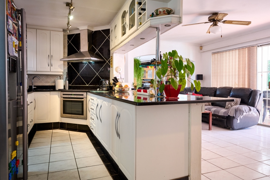 3 Bedroom Property for Sale in Vorna Valley Gauteng