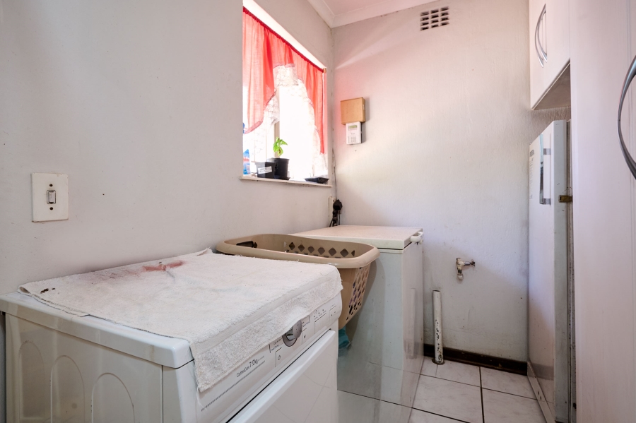 3 Bedroom Property for Sale in Vorna Valley Gauteng