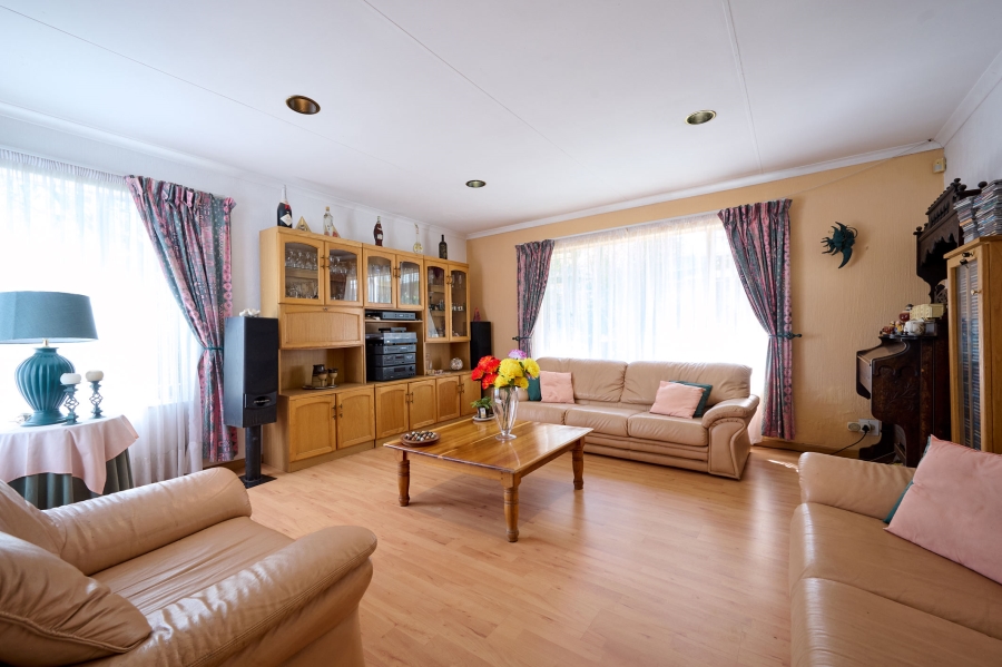 3 Bedroom Property for Sale in Vorna Valley Gauteng