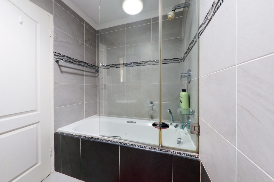 3 Bedroom Property for Sale in Vorna Valley Gauteng