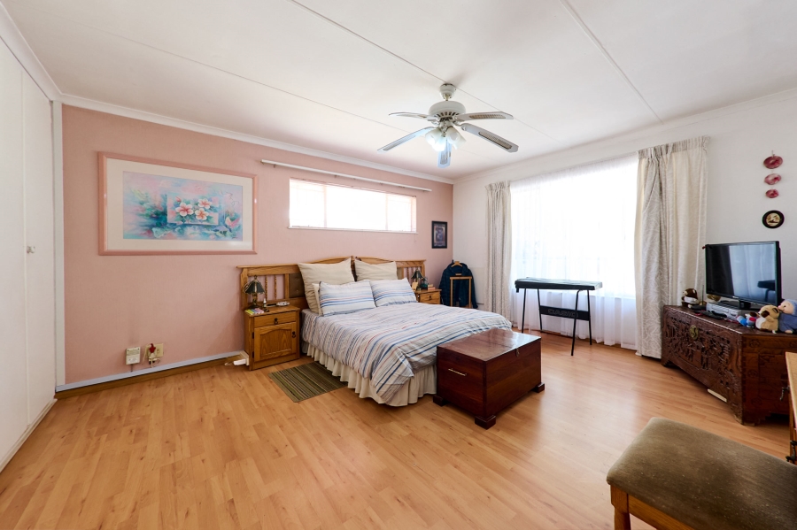 3 Bedroom Property for Sale in Vorna Valley Gauteng