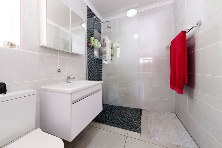 3 Bedroom Property for Sale in Vorna Valley Gauteng