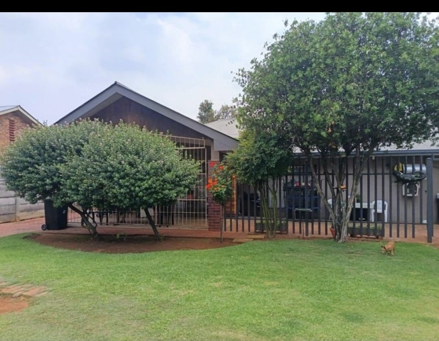 3 Bedroom Property for Sale in Strubenvale Gauteng
