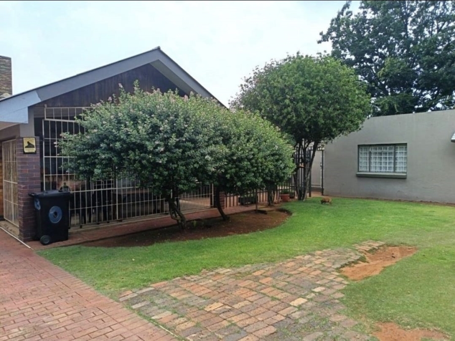 3 Bedroom Property for Sale in Strubenvale Gauteng