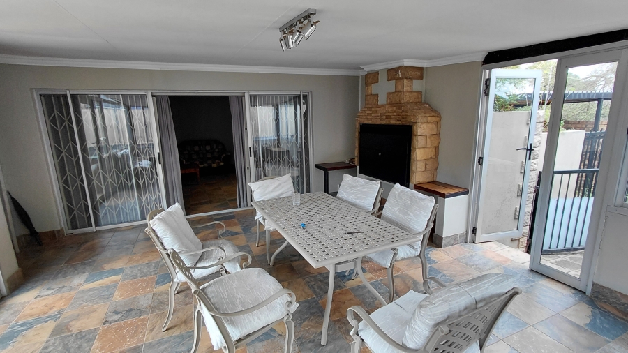 5 Bedroom Property for Sale in Waterkloof Ridge Gauteng