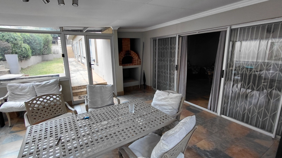 5 Bedroom Property for Sale in Waterkloof Ridge Gauteng