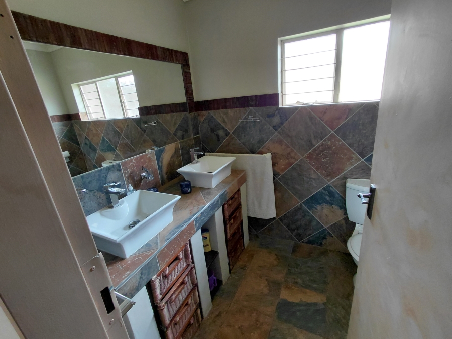 5 Bedroom Property for Sale in Waterkloof Ridge Gauteng