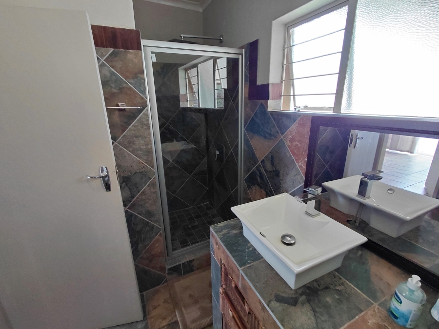 5 Bedroom Property for Sale in Waterkloof Ridge Gauteng