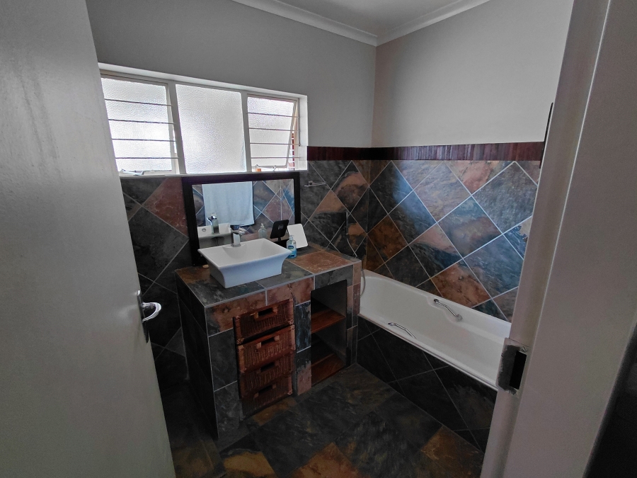 5 Bedroom Property for Sale in Waterkloof Ridge Gauteng