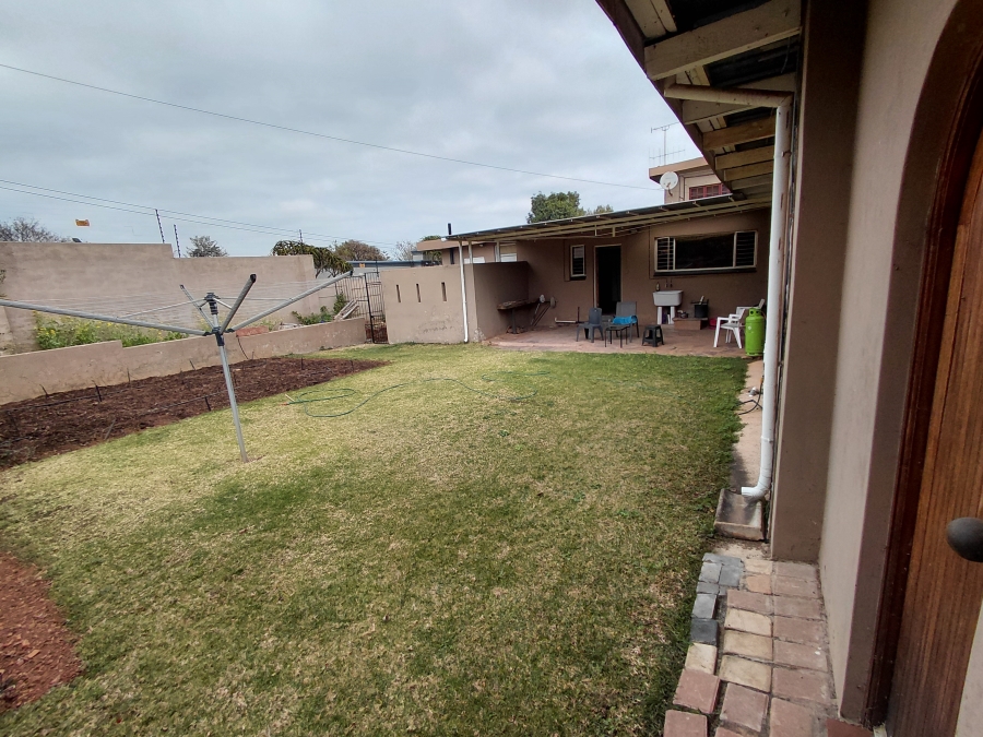 5 Bedroom Property for Sale in Waterkloof Ridge Gauteng