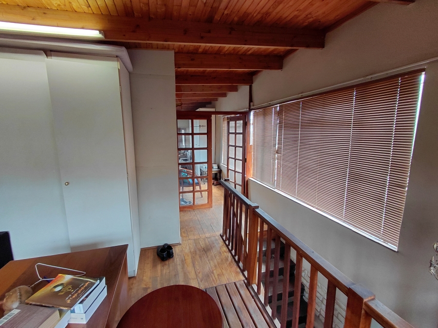 5 Bedroom Property for Sale in Waterkloof Ridge Gauteng
