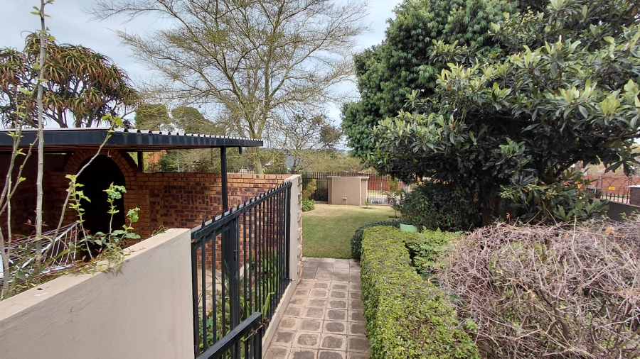 5 Bedroom Property for Sale in Waterkloof Ridge Gauteng