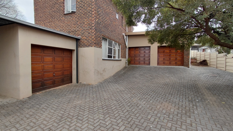 5 Bedroom Property for Sale in Waterkloof Ridge Gauteng