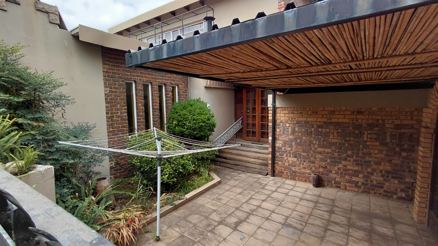 5 Bedroom Property for Sale in Waterkloof Ridge Gauteng
