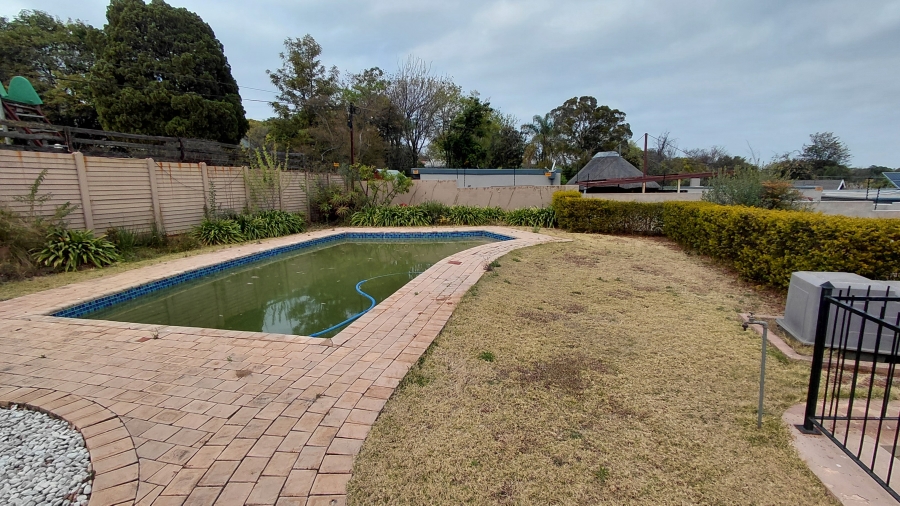 5 Bedroom Property for Sale in Waterkloof Ridge Gauteng