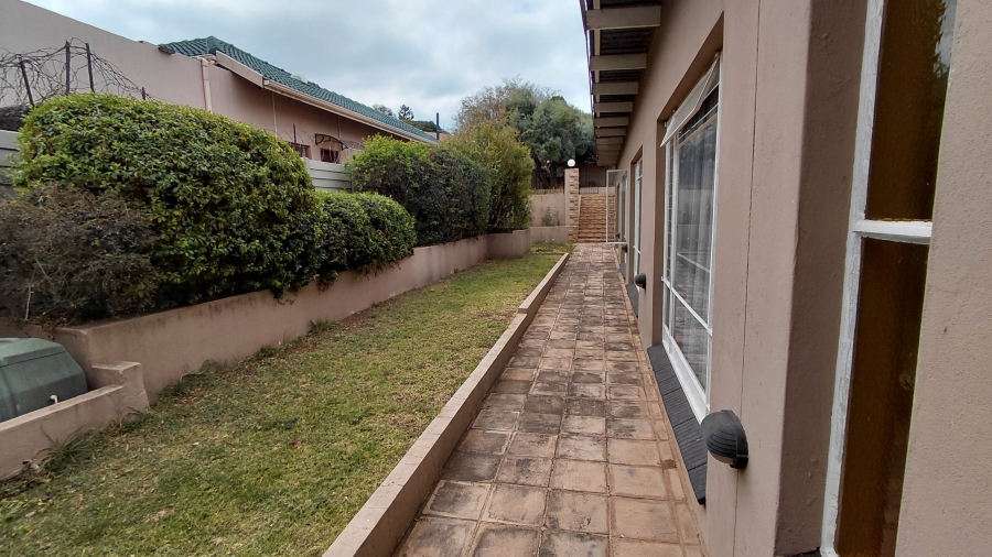 5 Bedroom Property for Sale in Waterkloof Ridge Gauteng