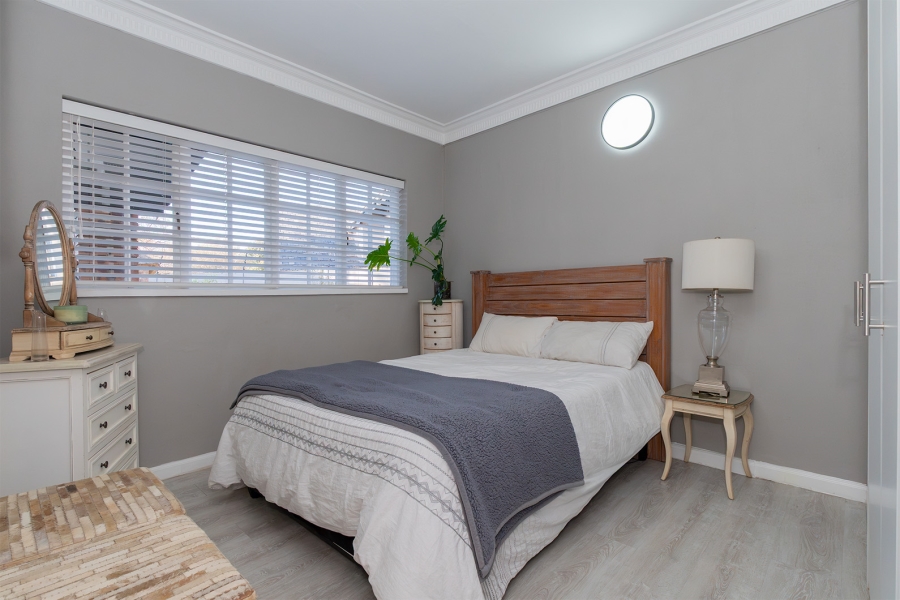 5 Bedroom Property for Sale in Lakefield Gauteng